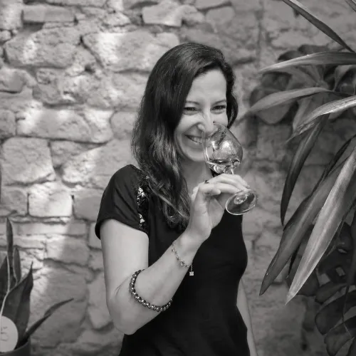 Anne, Émotion Vin.